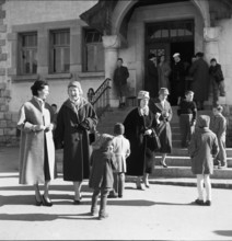 Women in front of the polling station, 1957