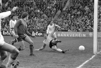 Cup Final 1975: FC Basel  FC Winterthur; Goalkeeper Kunz