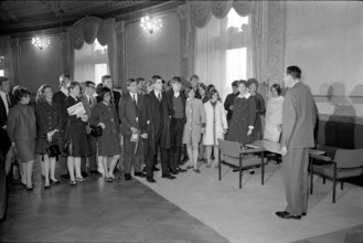 HansPeter Tschudi welcomes American students; 1968