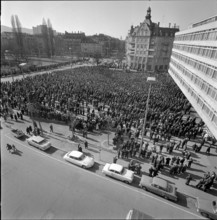 Federal staff demand 44hour week; reduction in working hours; 1966