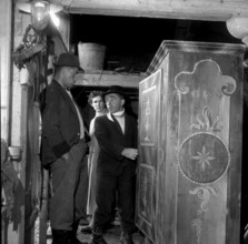 Gant in Appenzell: Men examine a farmer's cupboard; 1955