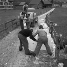 Workers sawing ice for the Schützengarten brewery, 1957