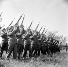 Salute of honor, funeral of military pilot Gruber, Obfelden 1962