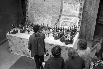 Tasting stand on grape harvest Sunday in Ligerz, 1967
