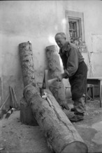 Production of vine stakes from wooden logs, 1967