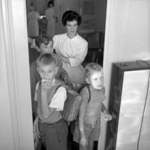 Zurich, schoolchildren in the school dental clinic; 1957