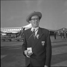 OS Helsinki 1952: Homecoming of walker Fritz Schwab at ZurichKloten Airport