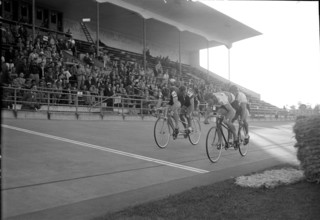Helsinki Olympics 1952: Tandem race; Australia ahead of South Africa