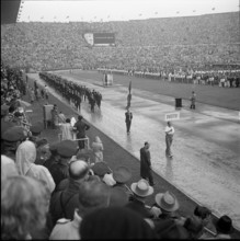 OS Helsinki 1952: Entry of the Swiss, Walter Lehmann as flag bearer
