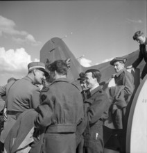 British war invalids arrive in Dübendorf, 1948
