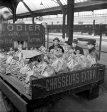 Children from France return after a holiday in Switzerland, 1945