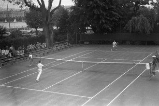 Training games amateurs against professionals, Zurich 1945