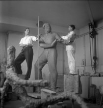 Creation of the soldiers' memorial by Ernst Suter, 1949