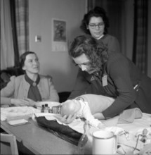 Performance certificate for girls; household examination; around 1943