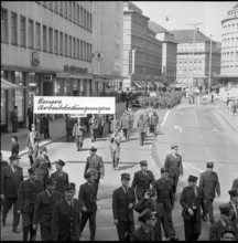 Postmen demand better working conditions; 1961
