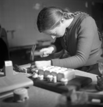Performance certificate for girls; household examination; around 1943
