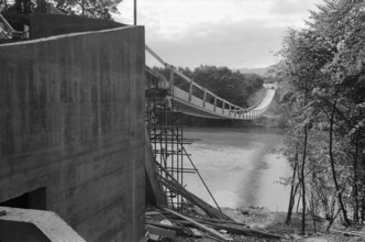 Le LignonLoëx; suspension bridge and pipeline over the Rhone; 1971