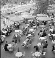 Cafe in front of the Zurich Congress Center, 1939