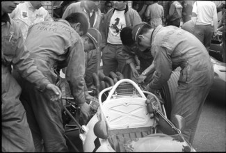1967 Zandvoort GP: Working on John Surtees' Honda