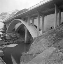 New bridge over the Reuss in Göschenen; 1959