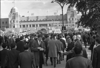 1966 World Cup semifinal in England: Spectators in front of Wembley Stadium