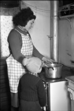 Traveling woman in a caravan at the stove 1942