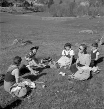 Young women at a picnic, 1942