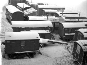 Showmen's business in the winter camp 1942