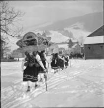 Silvesterchlausen in Urnäsch 1945