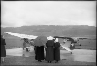 Free sightseeing flight for Bernese nurses 1950