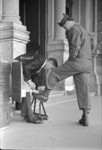 After WWII: Shoe shiner and American soldier in Lucerne, 1945