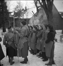 Auxiliary troops; women; 1942