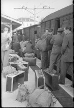 Italian internees; boarding; 1945