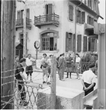 WW 2: G. Pasche (left) talking with commissar Chauvière, border Moillesullaz 1944