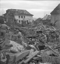 WW 2: bomb airdrop, dropping in Zurich, 1945