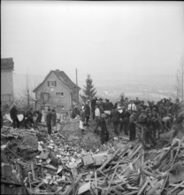 WW 2: bomb airdrop, dropping in Zurich, 1945