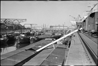 Loading of goods by the Red Cross in Basel, 1944