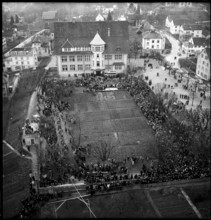 Schoolyard Thalwil at church bell lifting ceremony 1946