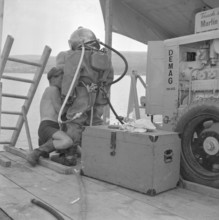 After WW 2: preparation to recovery of a US bomber, Greifensee 1953