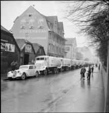 The Red Cross organizes goods transport for war prisoners, 1943