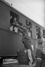 Departure. Polish internees leave Switzerland in 1945