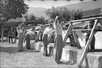 Departure. men freshen up. 1945