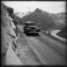 Car on the access to Oberaar building site 1950