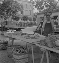 Called-up soldiers gathering near market square . 1939