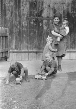 WW2 : farming camp. student looking after children, 1941