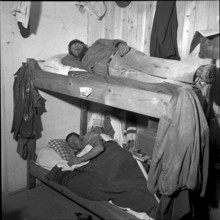 Italian workers before start of shifts, Oberaar power station 1951