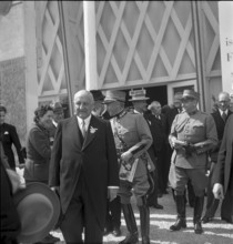 General Guisan visiting MUBA, Basel 1944