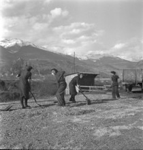 Chandoline , women working in coal mine. 1942