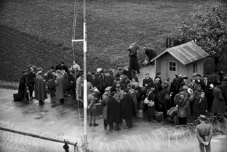 Biel, Kunsthaus and Vennerbrunnen. 1959