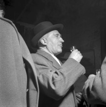 Mise des vins de la ville de Lausanne, wine auction: wine cellar, 1955